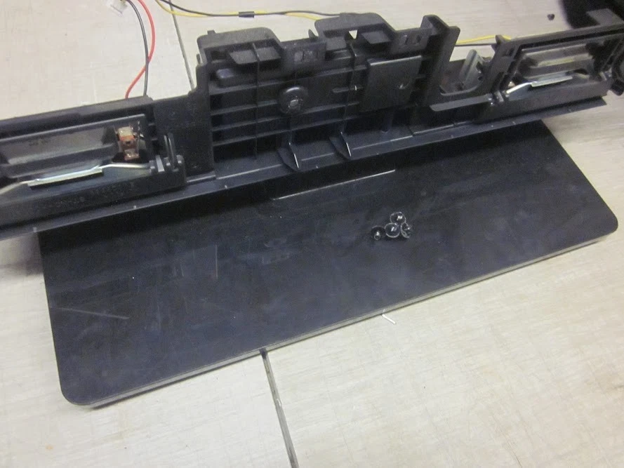 Base de soporte de TV genuina original Magnavox 1EM028668 con tornillos para 32ME402V/F7 Foto 2 de 4