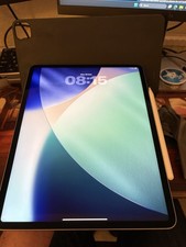 Apple iPad Pro 12.9 Inch 6th Generation Wi-Fi, 128 GB space Grey, Magic Keyboard