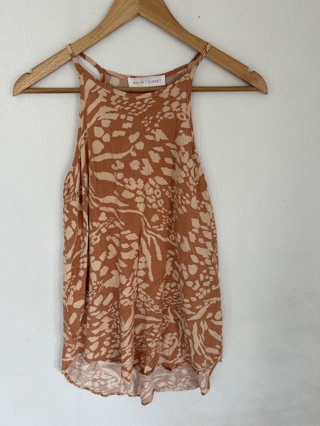 White Closet Women’s Top floral tank / camisole top Sz 6 Rayon