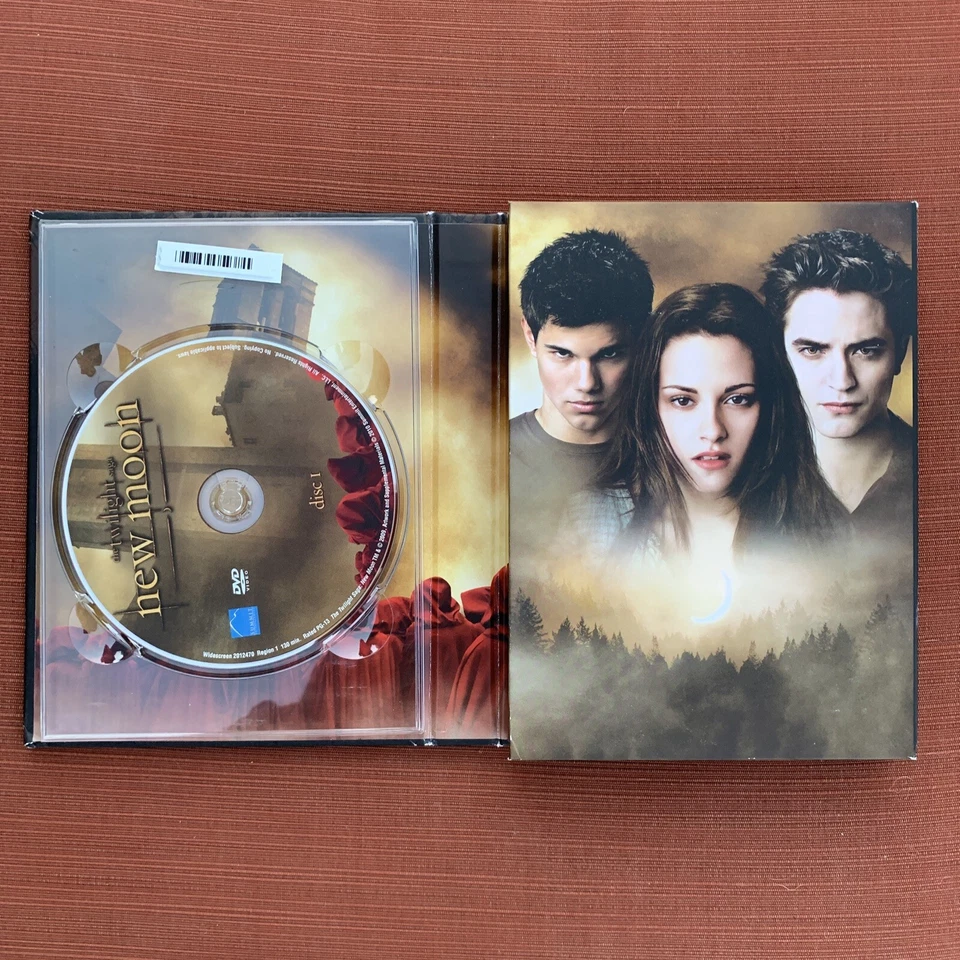 Elizabeth Reaser Signed New Moon DVD Autographed Twilight Collectors Edition - Image 2 of 4