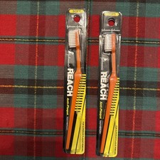 2 Vtg Johnson  Johnson Reach Anti-Plaque Toothbrush Soft Bristle 80  s/90  s NOS