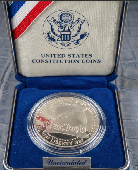 US 200TH ANNIVERSARY OF THE CONSTITUTION SILVER COIN 1787-1987