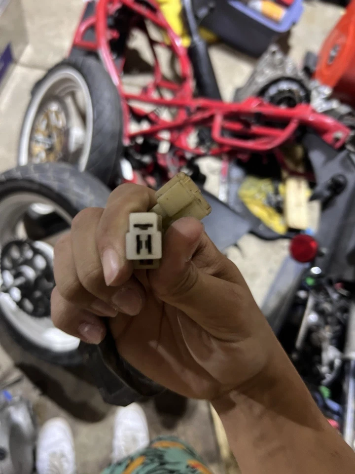 Rectificador regulador de voltaje Suzuki Bandit GSF400 1991-1993 32800-33C01 Foto 3 de 4