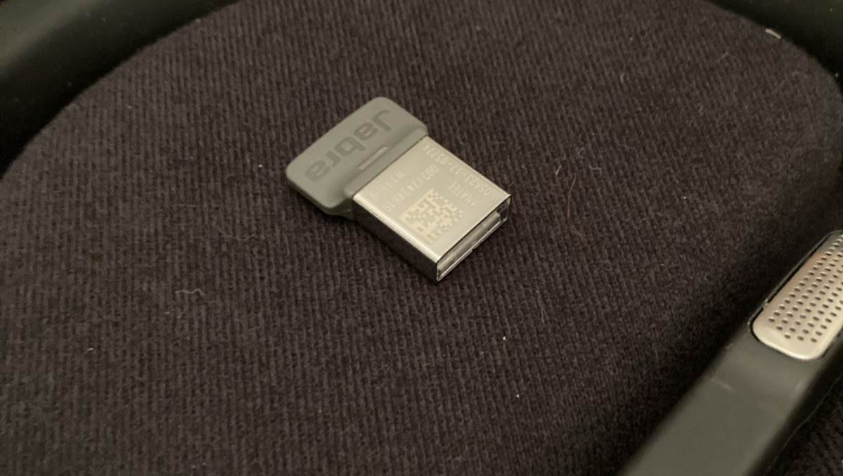 Jabra Evolve 75  wireless stereo Headset model: HSC040W black pouch link 370