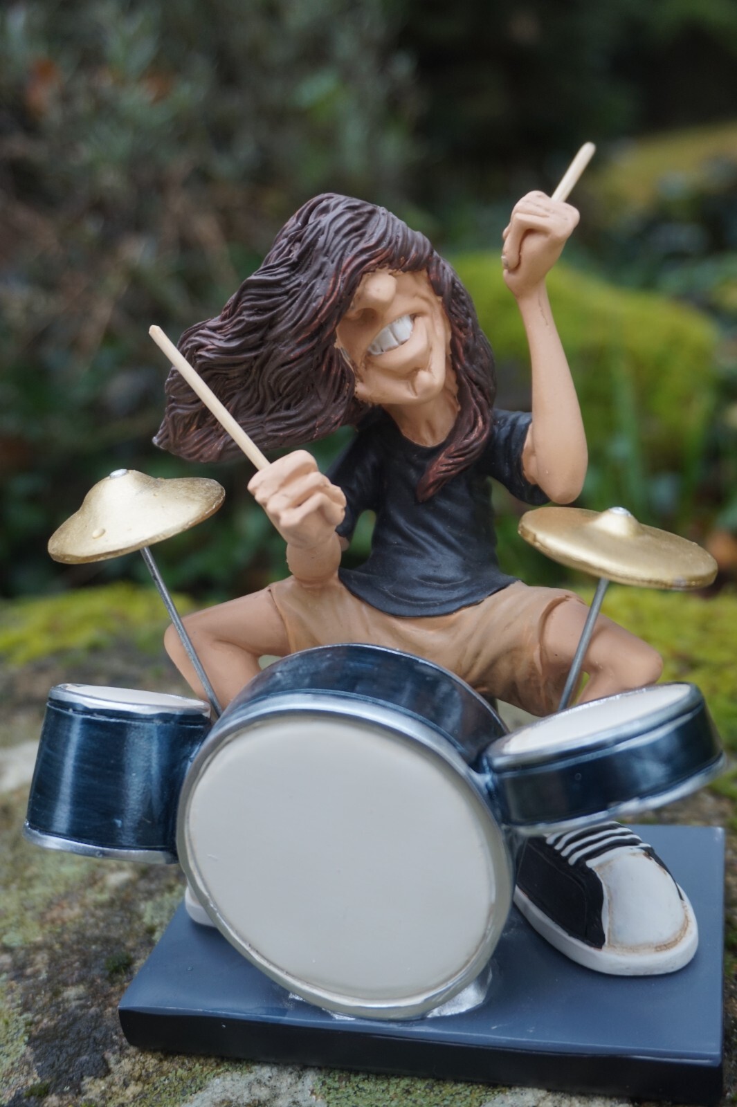 Figurine Nirvana Dave Grohl en résine pour décorer un studio de musique ou un salon pop