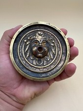 Étrange objet cylindrique en bronze figurant un mascaron Grèc époque XIXe siècle