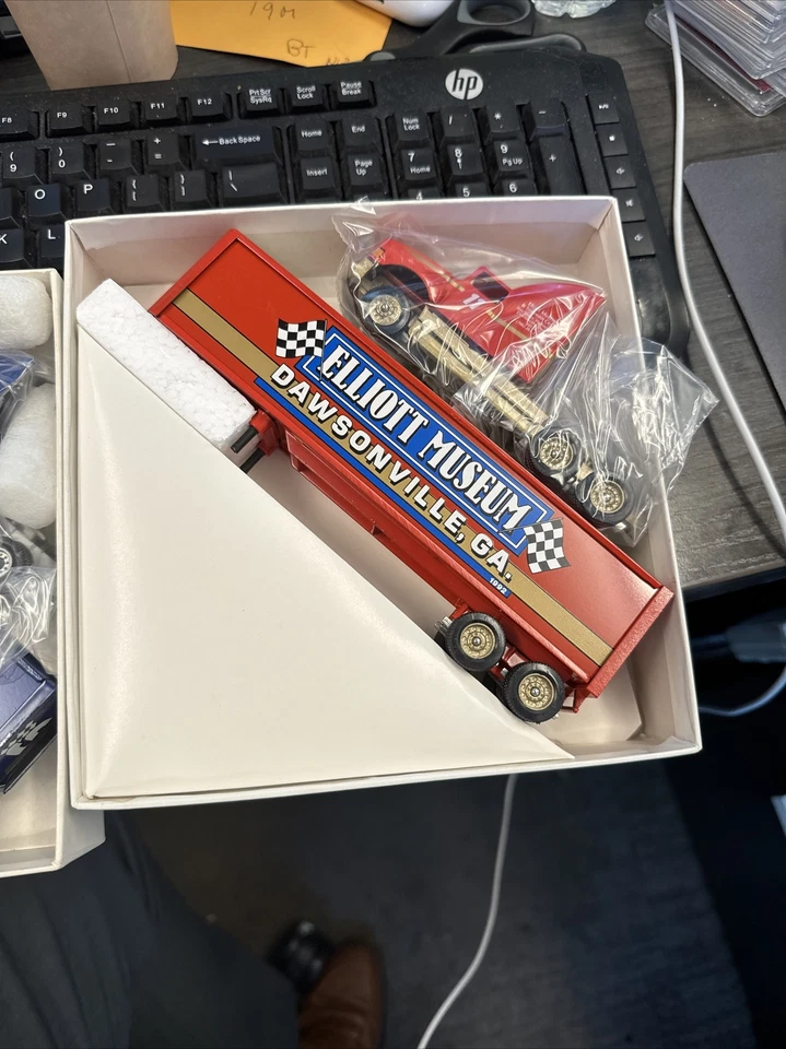2 camiones transportadores Winross NASCAR BILL ELLIOTT 1991 Museo Elliott 1/64 Foto 2 de 4
