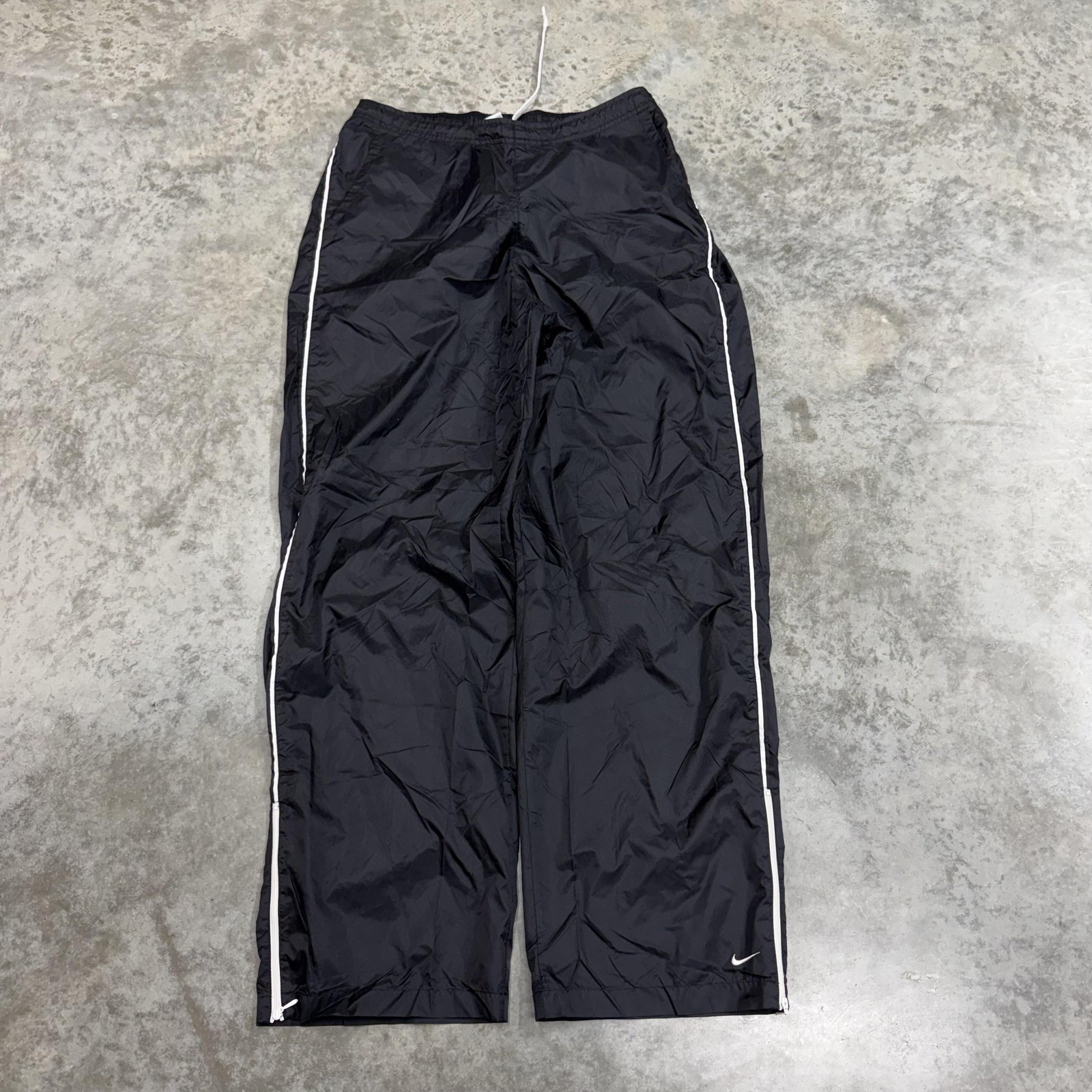 Nike Track Pants Teens XL Black Woven Windbreaker Side Stripe Zip Hem Athletic