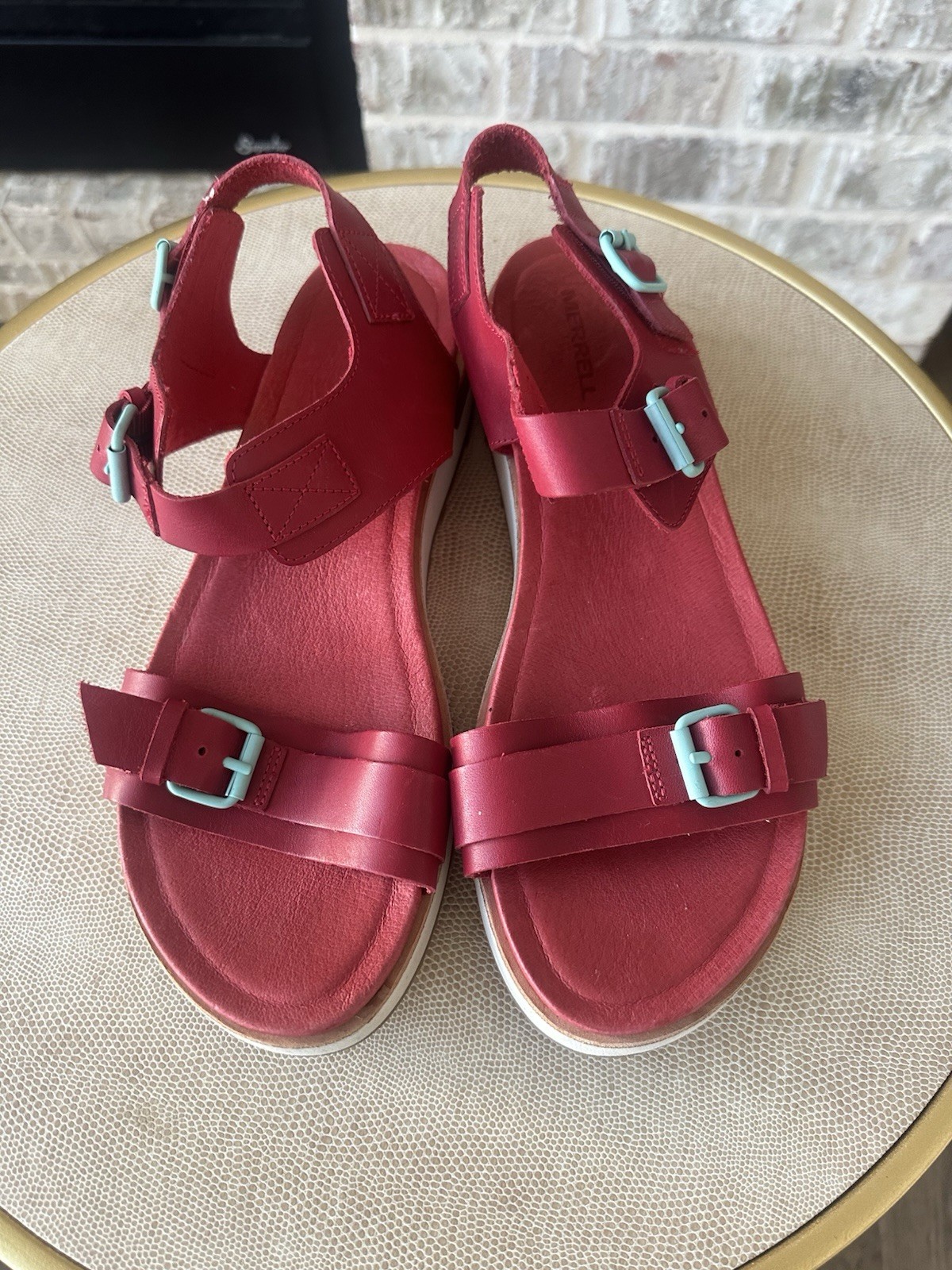 Merrell Roam fibbia rosso peperoncino plateau sandalo donna taglia 7 calzature performance