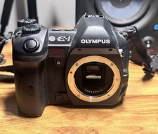 Olympus E-1 Four Thirds Digital SLR Camera Body  Body Only Tested Working
