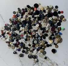 Huge Vintage Easte Buttons Lot!! Hundreds Of Buttons, Color Materials!!