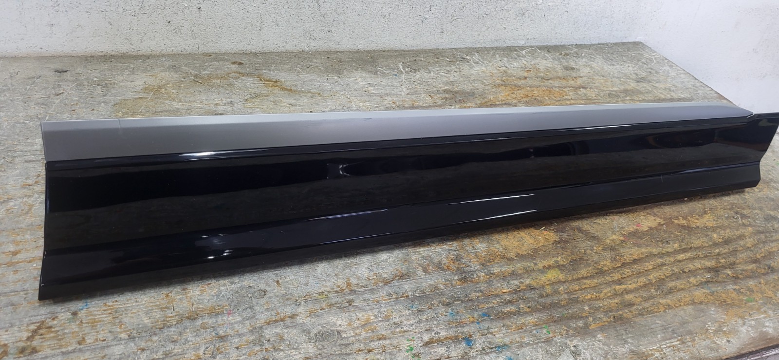 2019-2024 LAMBORGHINI URUS DOOR MOLDING PASSENGER SIDE FRONT USED OEM *DC9130