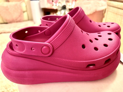 Crocs Classic Crush Clog/Women s Size 8/Men s Size 6/NWT/Fuchsia Fun Color