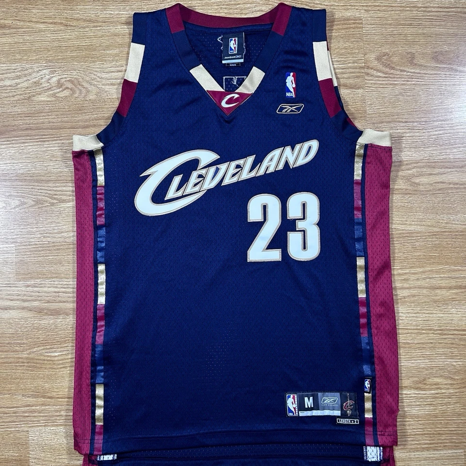 Camiseta alternativa LeBron James Cleveland Cavaliers azul marino para hombre talla M +2 vintage Foto 2 de 4