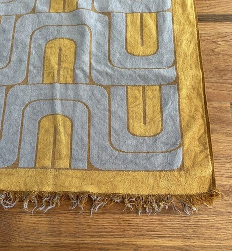 Vintage 70s Pierre Cardin For Fieldcrest Mod Bath Towel USA 25x41