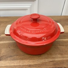 Le Creuset Stoneware Petite Round Casserole Dish 22cm/2.6l Chilli Red with Lid