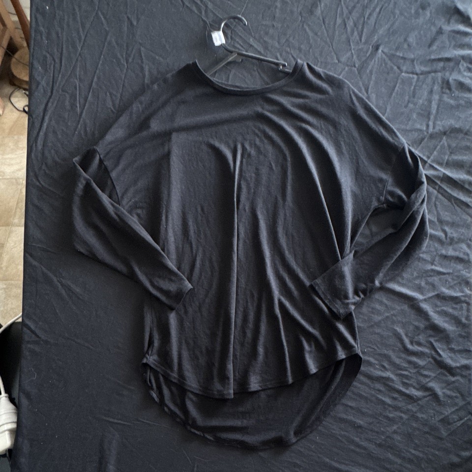 Women’s Black Solid Long Sleeve Round Neck Pullover T-Shirt Top