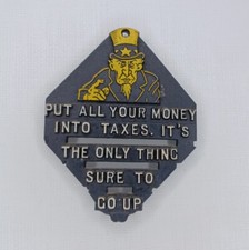 Metti tutti i tuoi soldi nelle tasse sicuro di salire sottopiumino in metallo