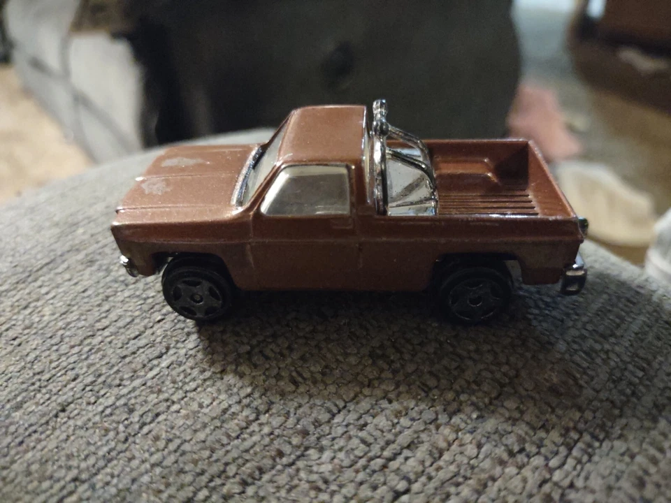 Antiga caminhonete ERTL Fall Guy Colt 1982 marrom fundido com tampo 1692W - Imagem 3 de 4