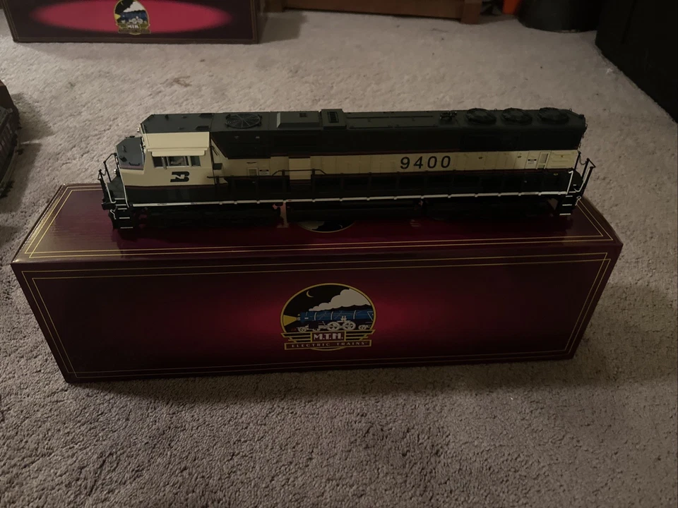 MTH 20-21950-1 Burlington Northern #9400 SD70MAC With Proto Sound 3 (new) - Image 2 of 4