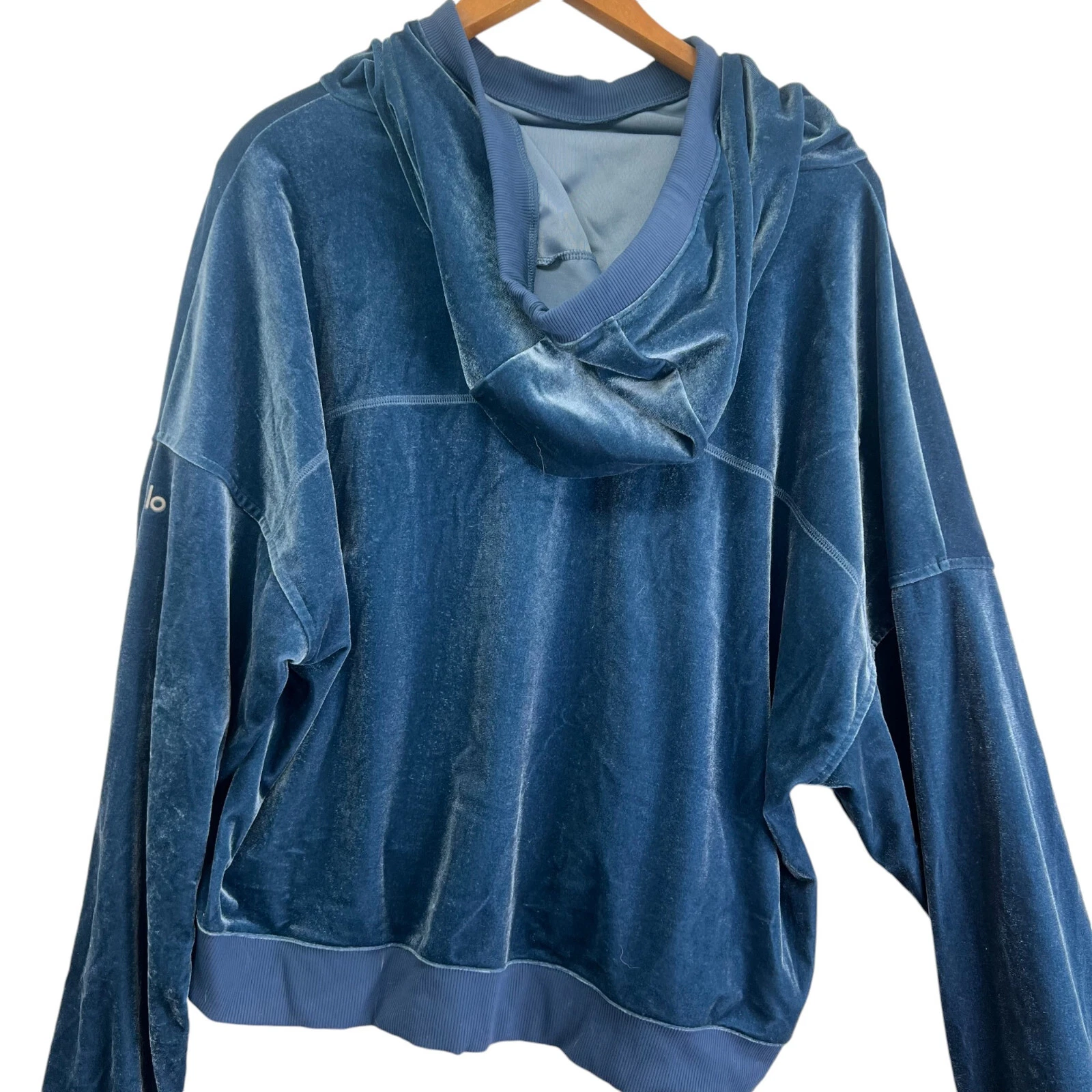alo-yoga layer velour long-sleeve pullover hoodie