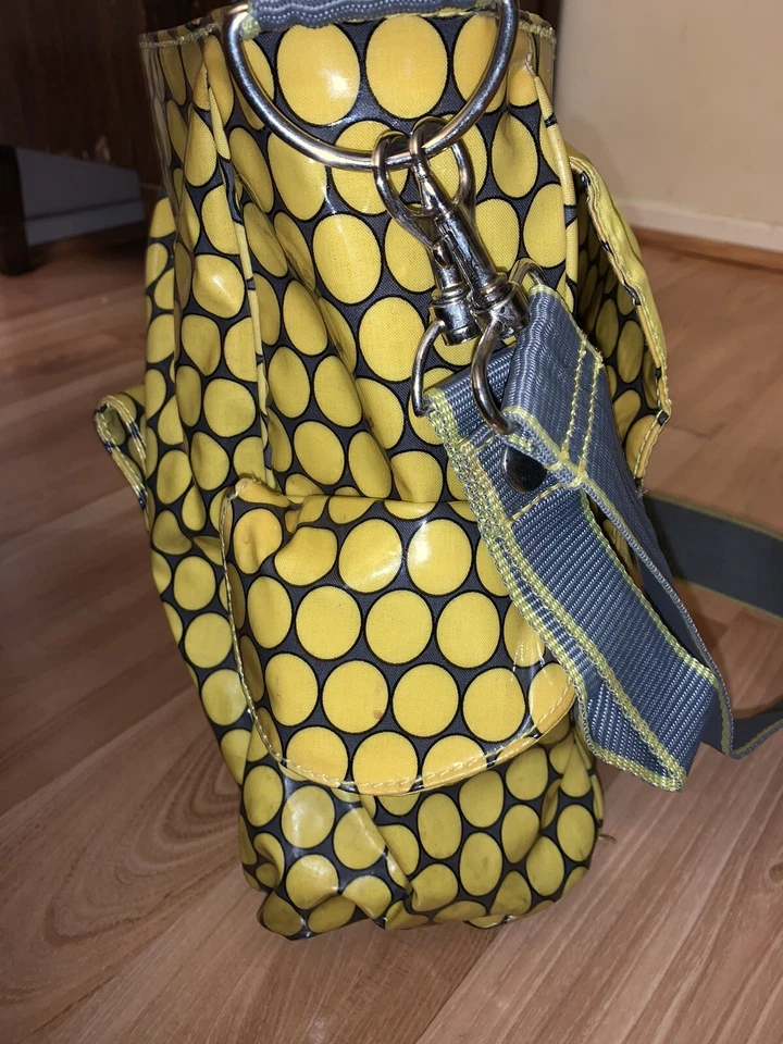 Bolso de pañales de hombro laminado Kalencom New Orleans negro amarillo lunares Foto 4 de 4