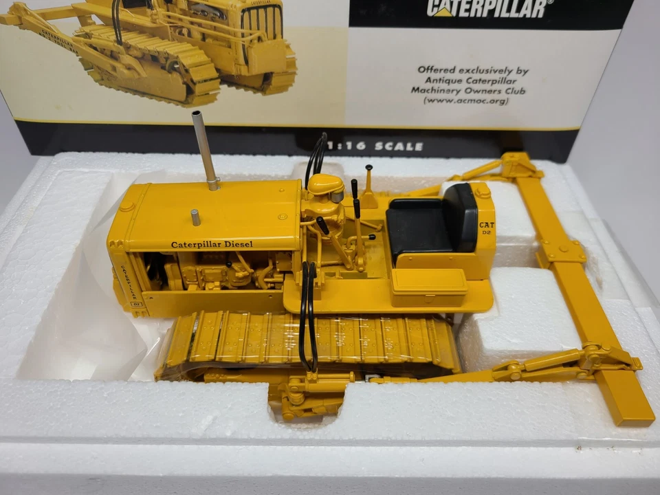 Caterpillar Cat D2 Crawler with Tool Bar Ripper SpecCast 1:16 Scale #CUST780 New - Image 3 of 4