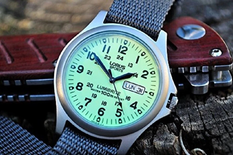 Lorus Luminoso e Brillante Orologio Militare RJ655AX9 Nuovo - Immagine 3 di 3