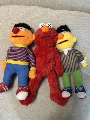 Kaws x Uniqlo x Sesame Street! ELMO BERT ERNIE  w/ TAGS
