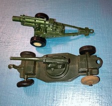 Vintage Tootsietoy 2  4 Wheel Green Anti-Aircraft Howitzer Military WWII Cannon