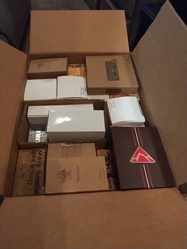 Small shipping boxes Lot of 24 Perfect For Small Items Lightweight Used - Picture 12 of 13