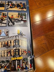 LEGO (10211) Creator Expert: Grand Emporium New Retired Modular Building. 