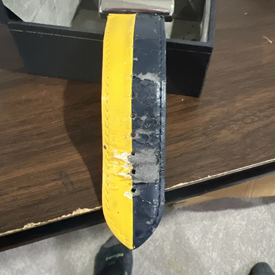 Reloj Mark Naimer Cuero Tres Tonos Necesita Batería Foto 4 de 4