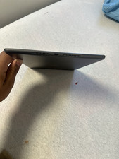 Apple iPad (Serie iPad) 9,7 Zoll Tablet 32 GB Wi‑Fi in Grau