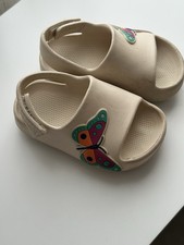 Wonder Nation Toddler Butterfly Foam Sandals Beige Size 5/6 Slip On Shoes