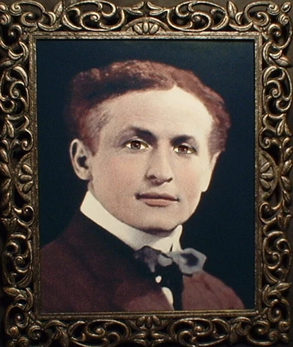 Haunted Spooky Photo "Eyes Follow You" Houdini