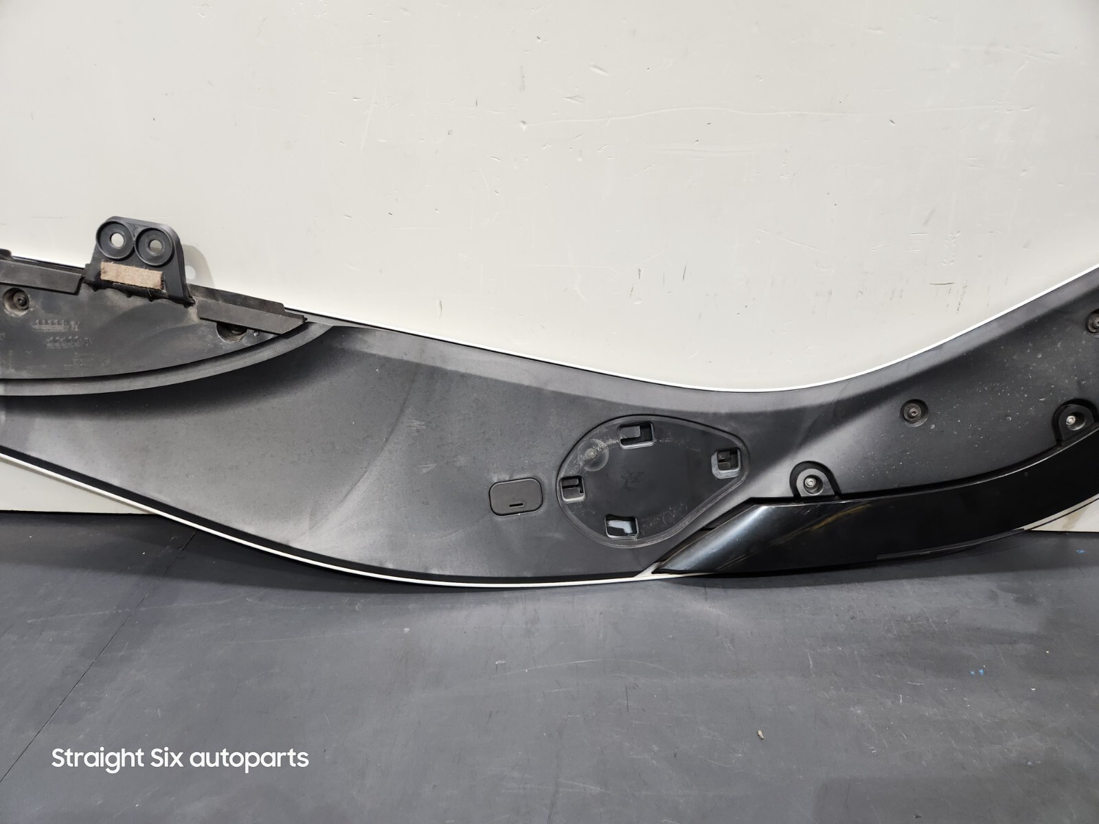 ✅ 14-20 BMW i8 I12 Coupe Rear Right Passenger Side Molding Panel Turn Signal