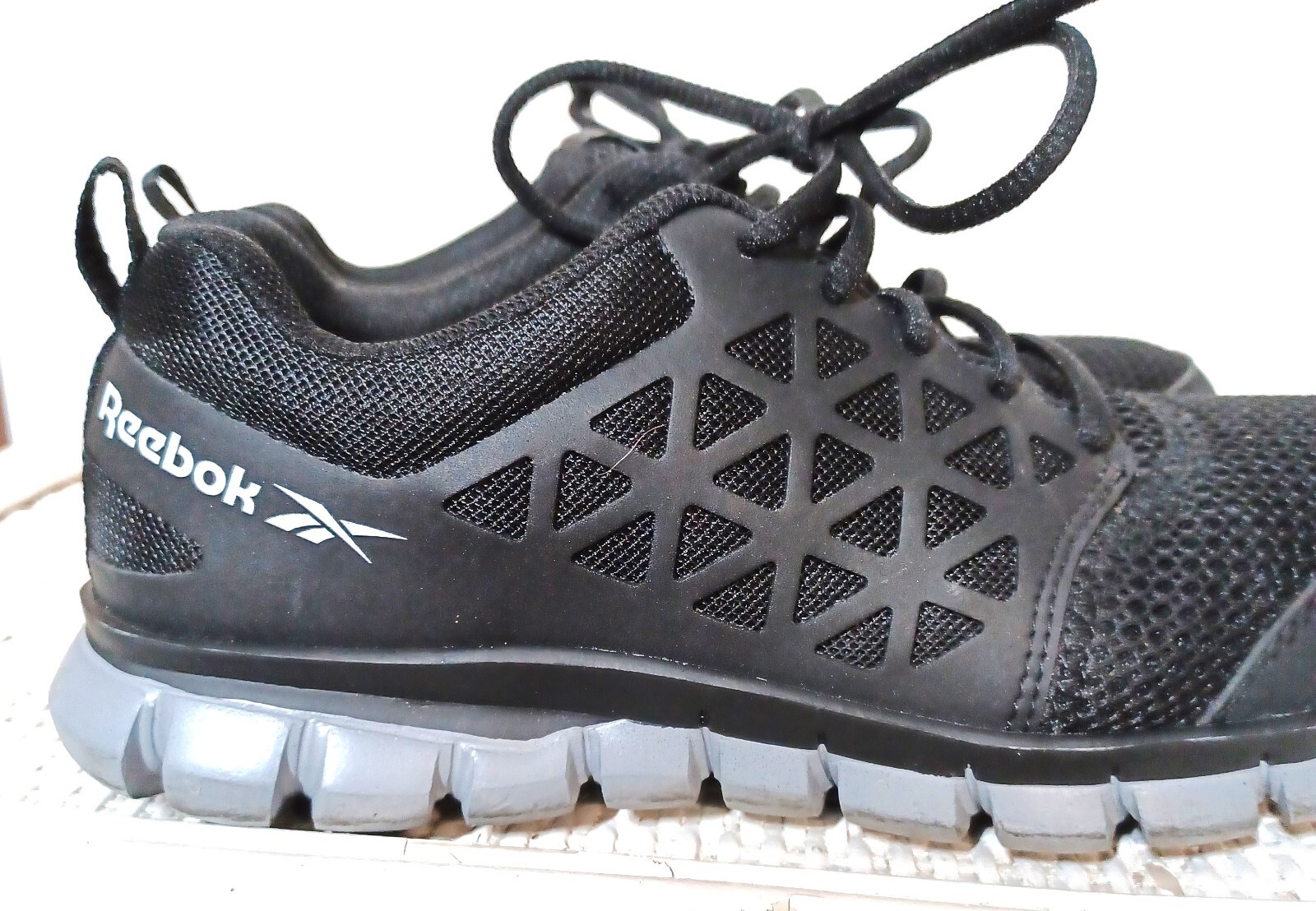 REEBOK Mens Size 6 Steel Toe, Work shoe, Toe Protection, Durable, Laces