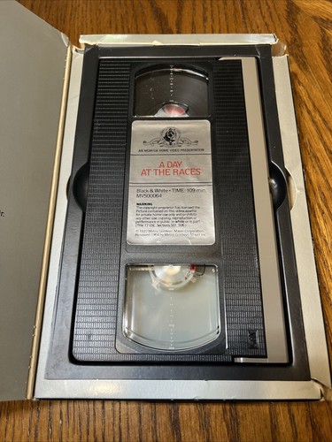 A Night At The Opera The Marx Brothers~MGM/UA Big Box Lot A Day At The Races - Picture 6 of 12