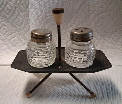 Vintage Glass Pine Cone In Picnic Table Salt & Pepper Shakers Plastic & Metal