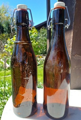 2 alte Bierflaschen, mit schönem, urigen  Keramik - Stöpsel,  1 x Hacker Pschorr