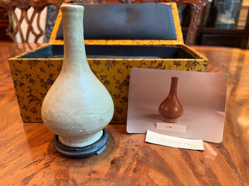 A Rare Chinese Song Dynasty Celadon Glazed Vase with Stand