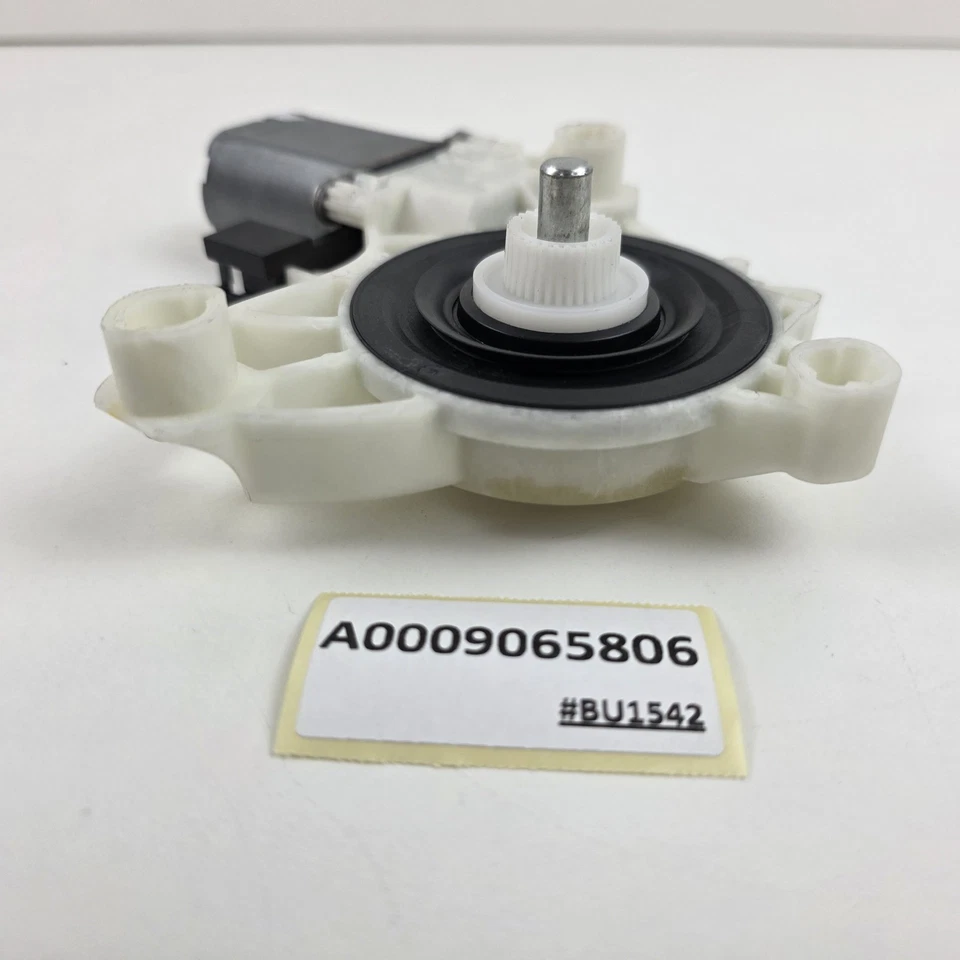2018-2020 Mercedes-Benz E400 Front Left Door Window Regulator Motor A0009065806 - Image 4 of 4