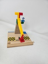 Brio World Wooden Railway Dockside Crane Depot Freight Lifting 33325 READ