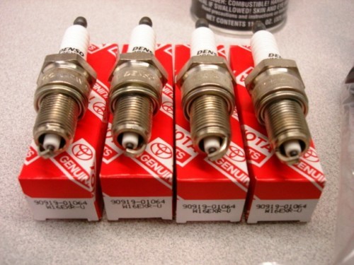 Toyota Pick Up 4Runner 22RE Ignition Spark Kit Genuine OE OEM - Picture 3 of 4