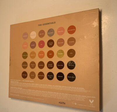 Kara Pro12  The Essentials  - 30 Pro Eyeshadow Palette Sealed