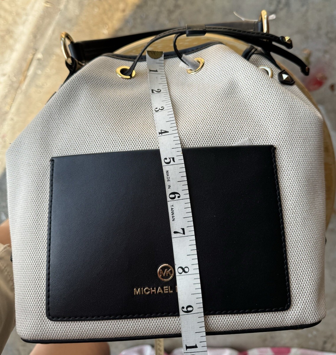 Michael Kors Maeve Nat/Black Medium Bucket Messenger Bag