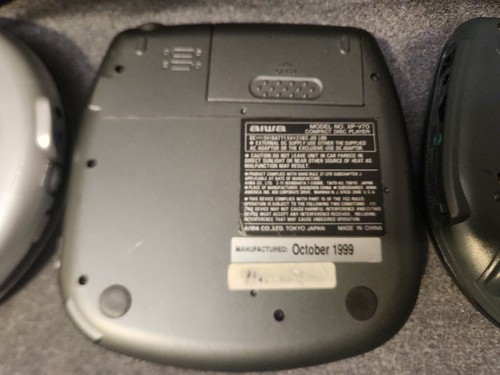 3 CD Players Walkman Memorex Aiwa Audiovox Discman TURNS ON FOR PARTS/REPAIR - Picture 4 of 12