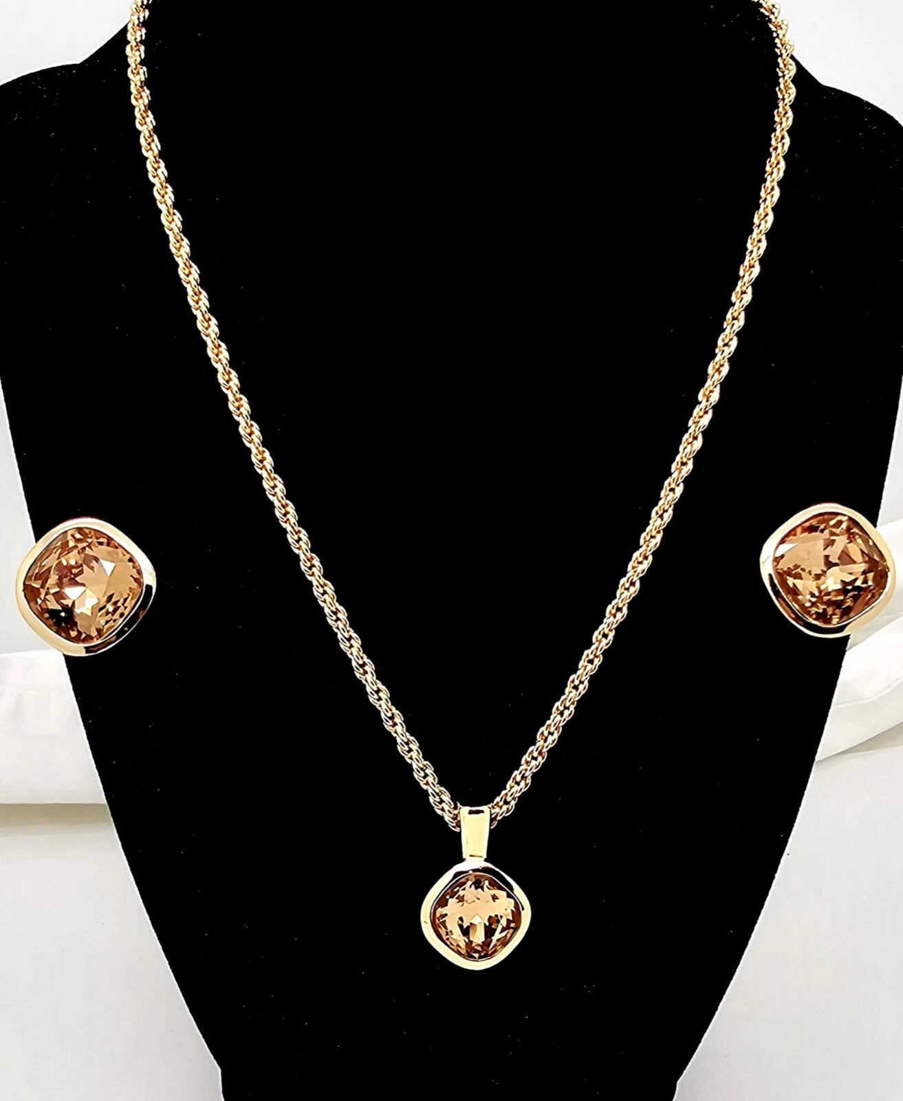COLLIER VINTAGE CHRISTIAN DIOR EN VERRE AMBRE FACETTES CHUNKY, ENSEMBLE DE BOUCLES D'OREILLES PENDENTIVES