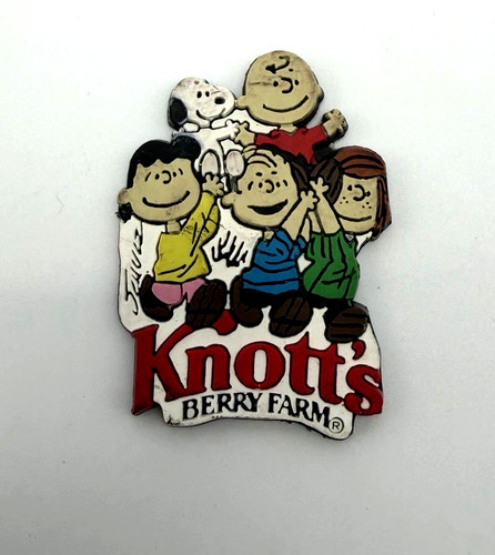 Peanuts United Feature Syndicate UFS Snoopy Knott’s Berry Farm Magnet